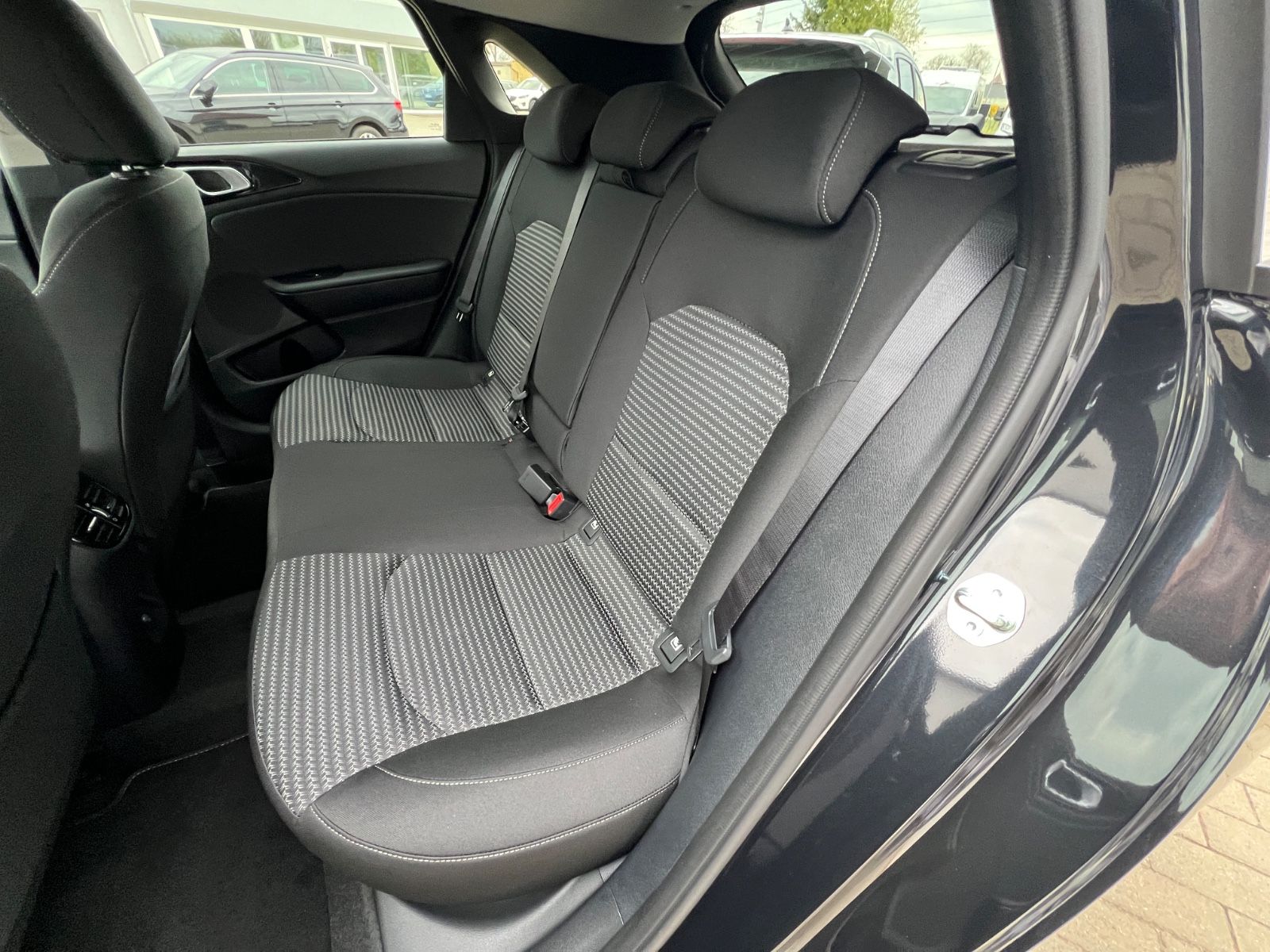 Fahrzeugabbildung Kia CEED_5 1.5T 48V DCT 140 ULTIMATE STY JBL