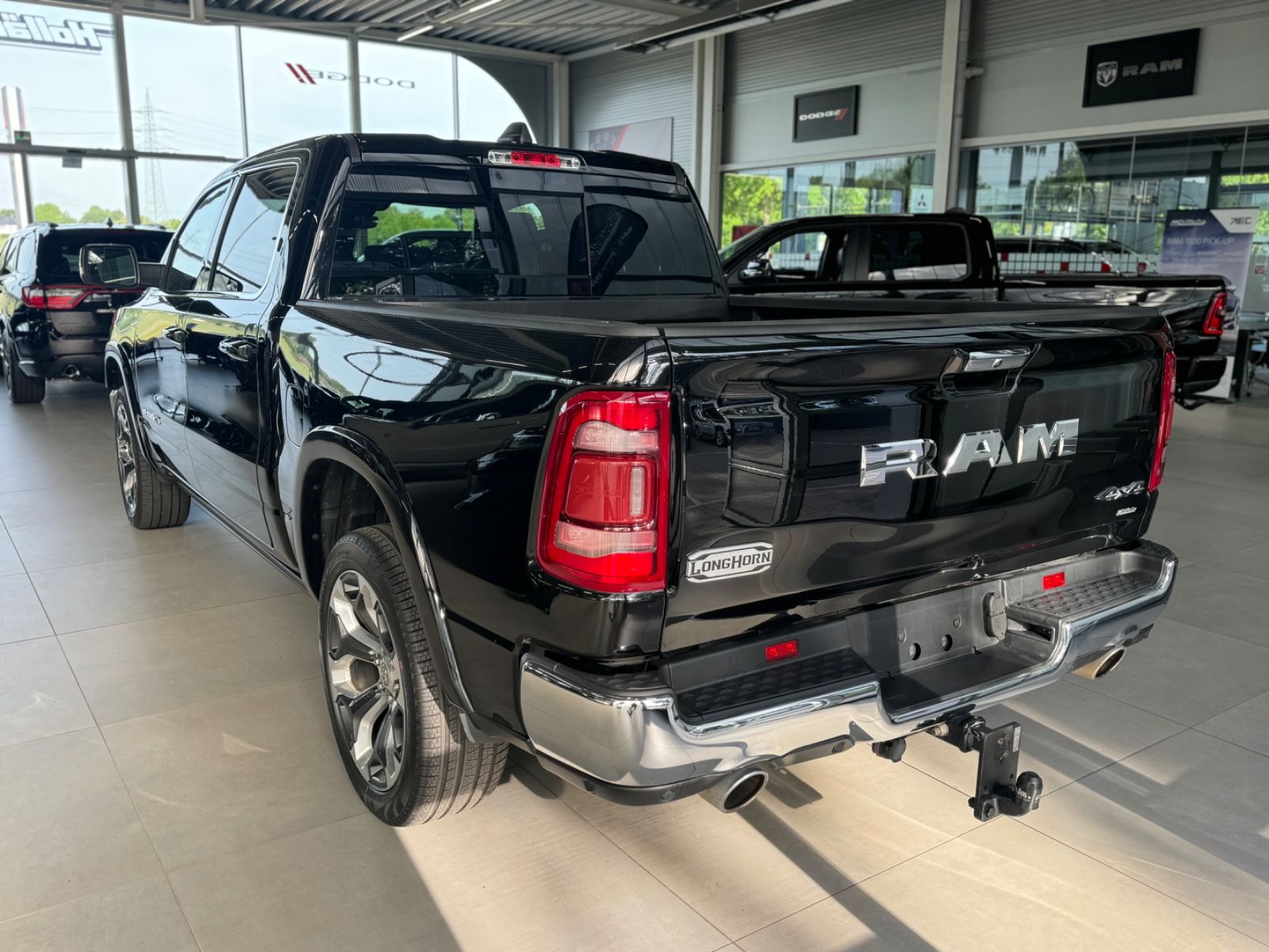 Fahrzeugabbildung Dodge RAM 1500 CrewCab 5,7 Longhorn Luftfahrwerk Voll