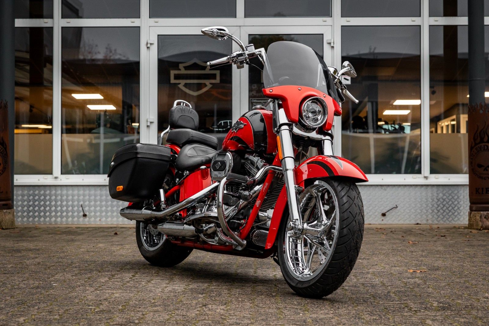 Fahrzeugabbildung Harley-Davidson FLSTSE2 CVO SOFTAIL CONVERTIBLE 110cui -Kesstech