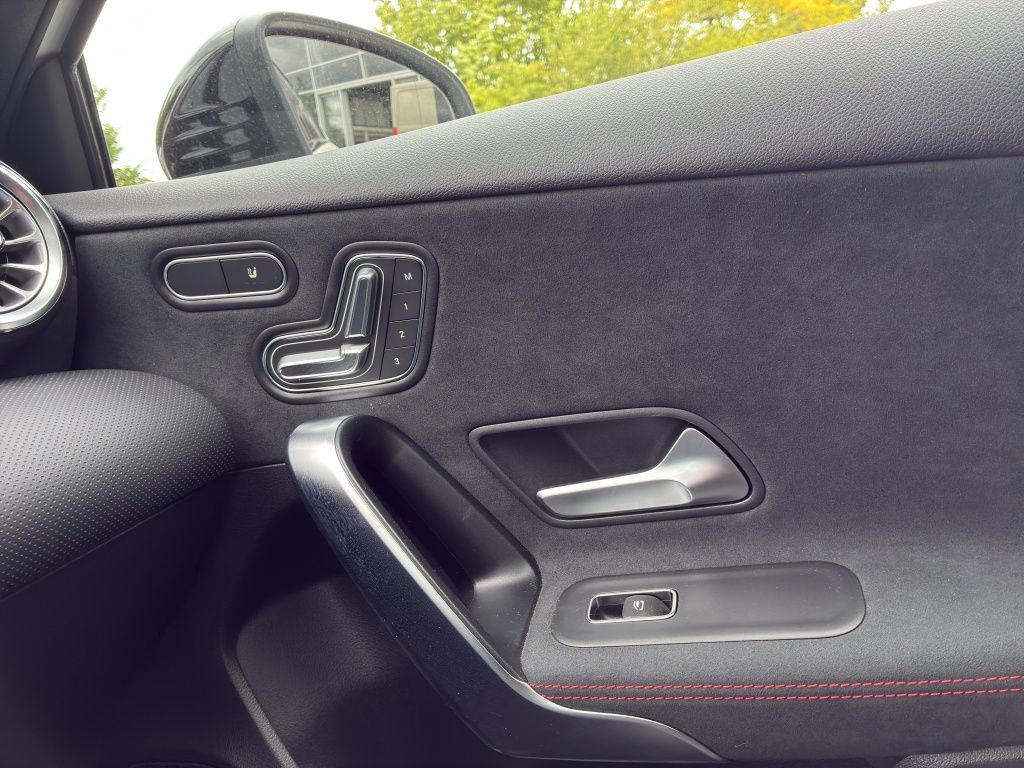Fahrzeugabbildung Mercedes-Benz A 200 AMG PREMIUM+*NIGHT*PSD*HUD*M-BEAM*MEMORY*