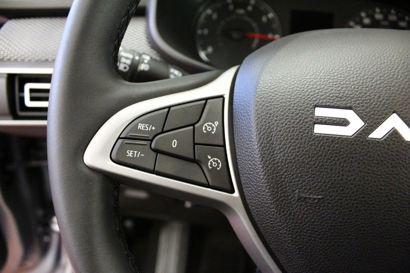 Fahrzeugabbildung Dacia Sandero TCe 100  Benzin /Expression*Winterpaket*