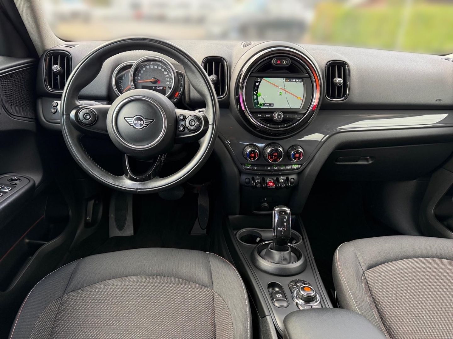 Fahrzeugabbildung MINI One Countryman COUNTRYMAN 1.5 Kombi Navigation