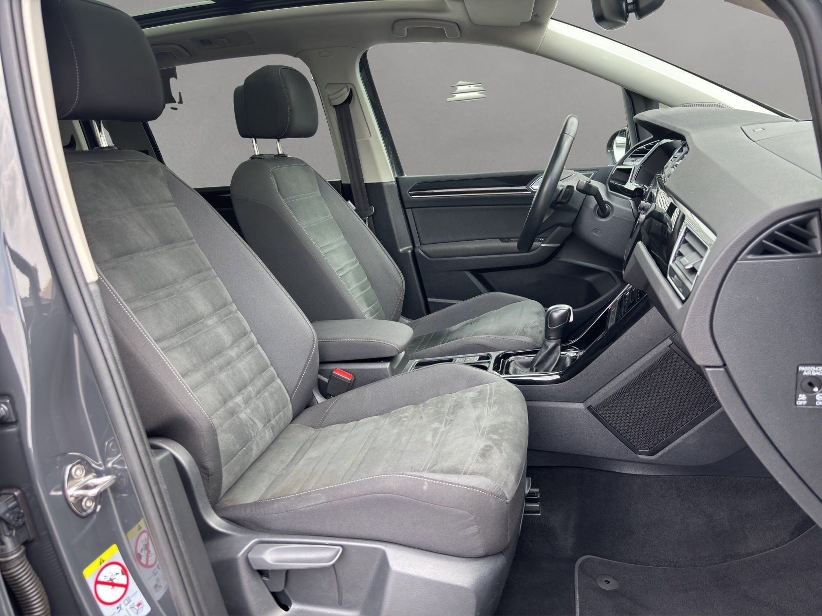 Fahrzeugabbildung Volkswagen Touran 1.5 TSI DSG Highline/PANO-DACH/KAMERA/7Si