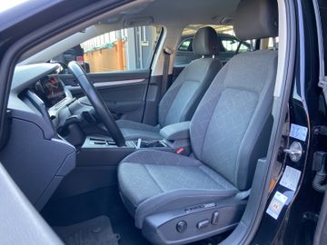 Volkswagen Golf - 8