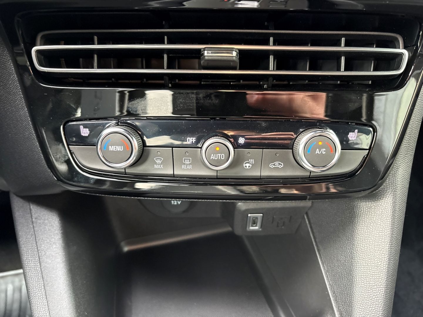 Fahrzeugabbildung Opel Mokka GS LED Apple CarPlay Android Auto Klimaaut