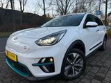 Kia e-Niro Spirit 64kWh|Garantie04/28|SOH98%|Lederp. - weiße Kia Niro EV