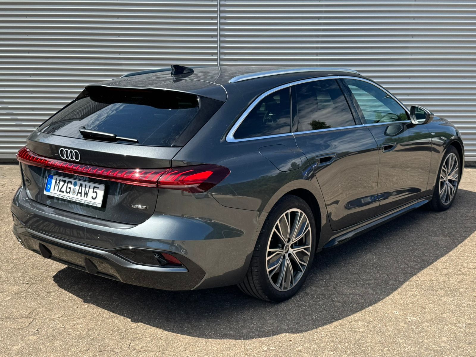 Fahrzeugabbildung Audi A5 Avant TDI 150 kW quattro S-line AHK ACC