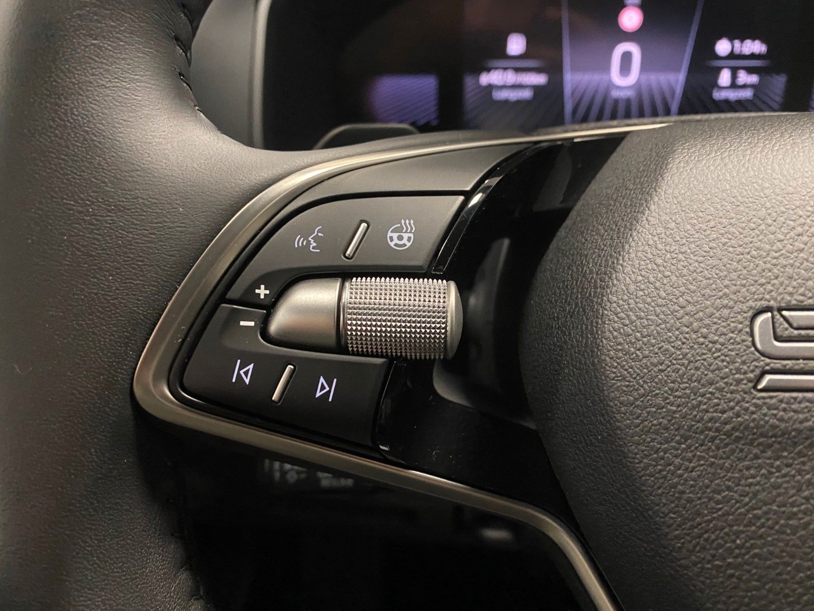 Fahrzeugabbildung SKODA Karoq 1.5 TSI DSG Selection+ACC+2030 Garantie+BC