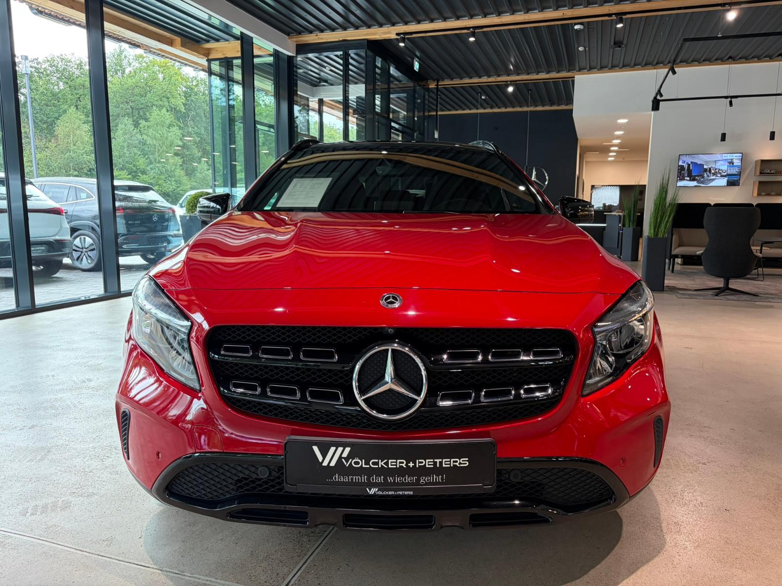 Mercedes-Benz GLA 200 /AHK/PANO/AUTOMATIK/360°/NAVI/