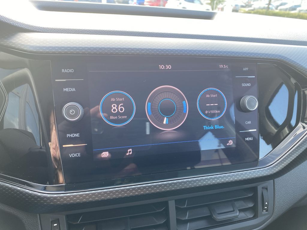Fahrzeugabbildung Volkswagen T-Cross 1.0 TSI OPF Life *Sitzh. v*Lichtsensor*