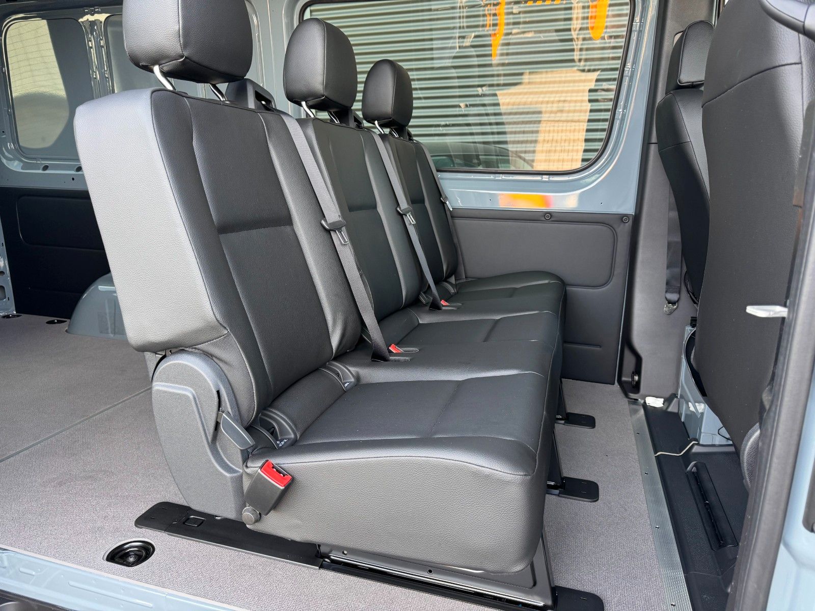 Fahrzeugabbildung Mercedes-Benz Sprinter 317 CDI DoKa/Mixto 9G Klima Kamera AHK