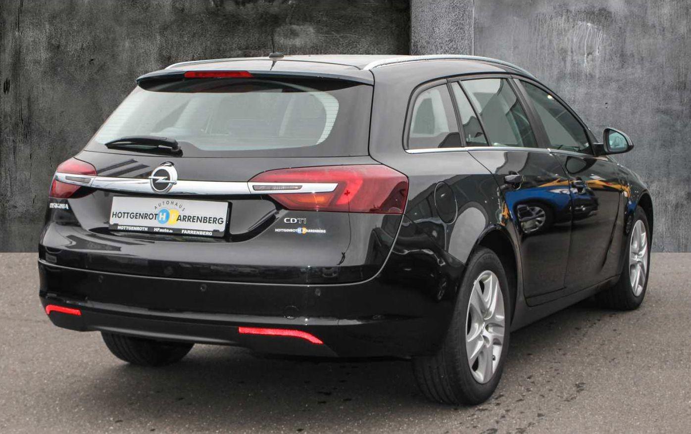 Opel Insignia 2015 — rear view