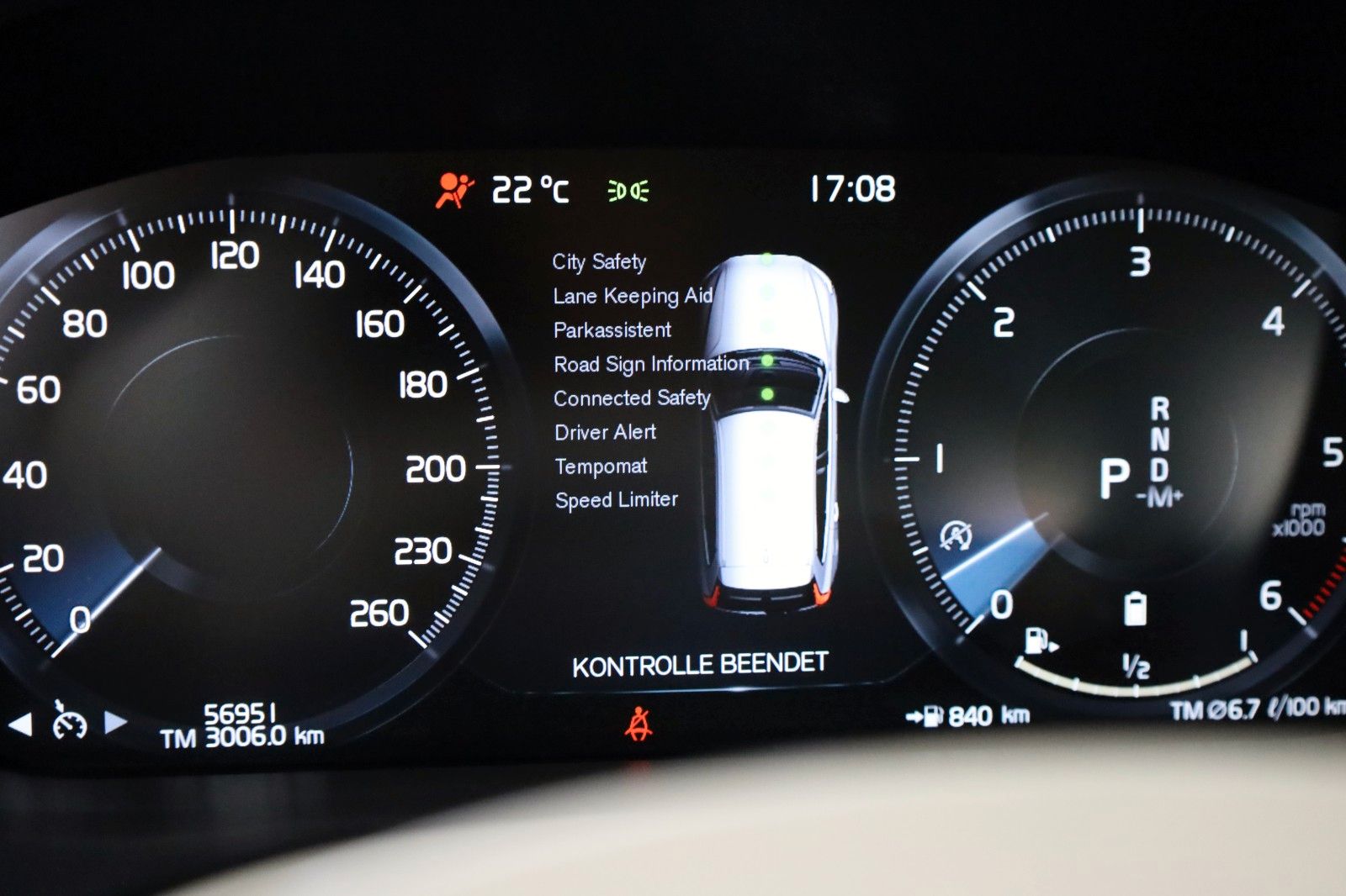 Fahrzeugabbildung Volvo XC60 Momentum Pro,Leder,Navi,LED,SH,Pano.,AHK+WR