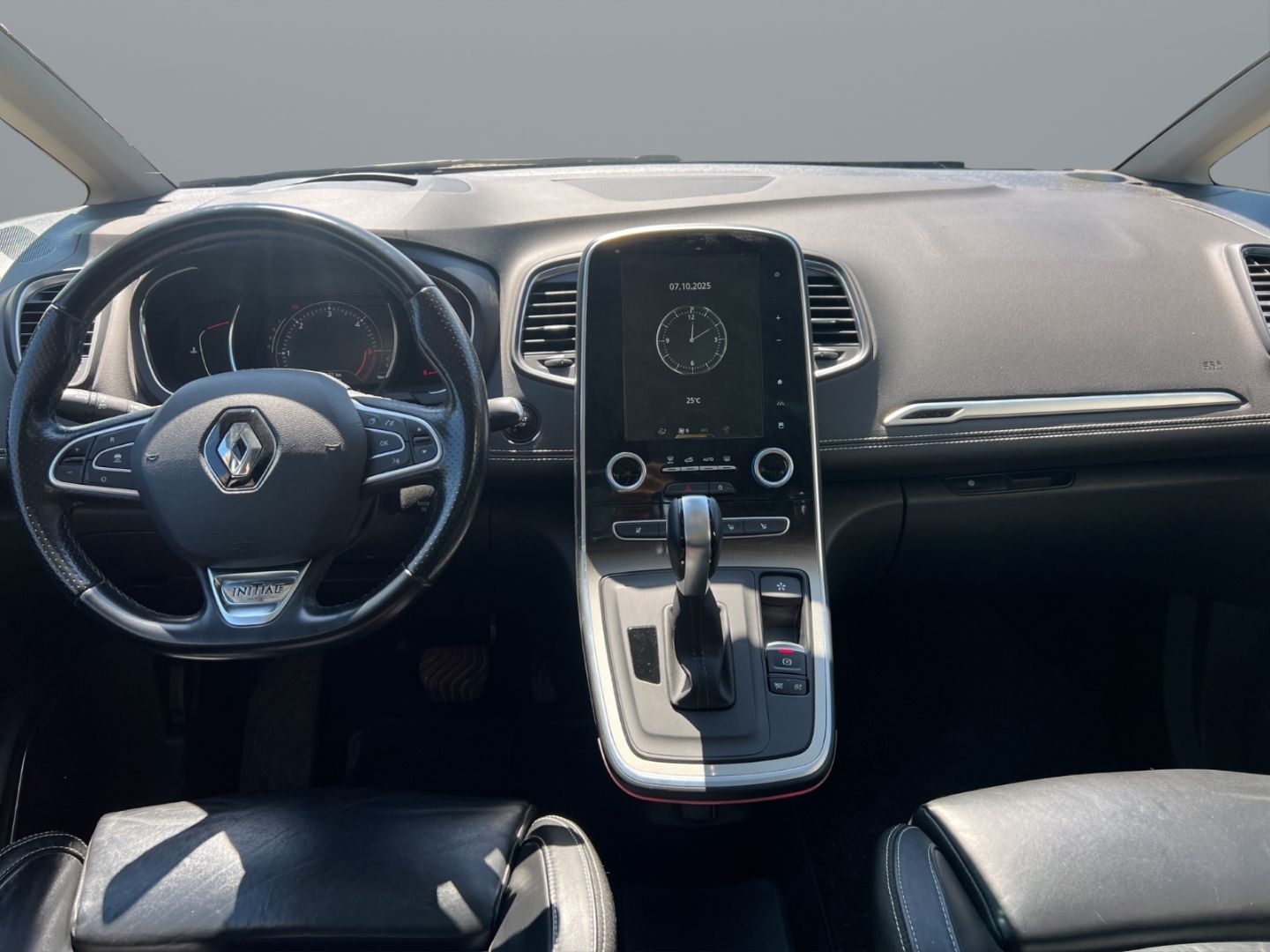 Fahrzeugabbildung Renault Scenic IV Grand Initiale Paris 1.6 dCi 160 Energ