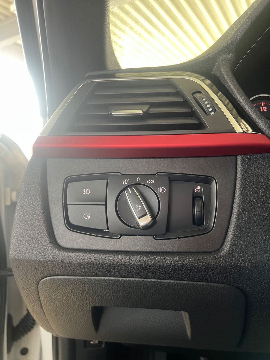 Fahrzeugabbildung BMW 320 i Touring xDrive Sport Line *NAVI PROF*LED*