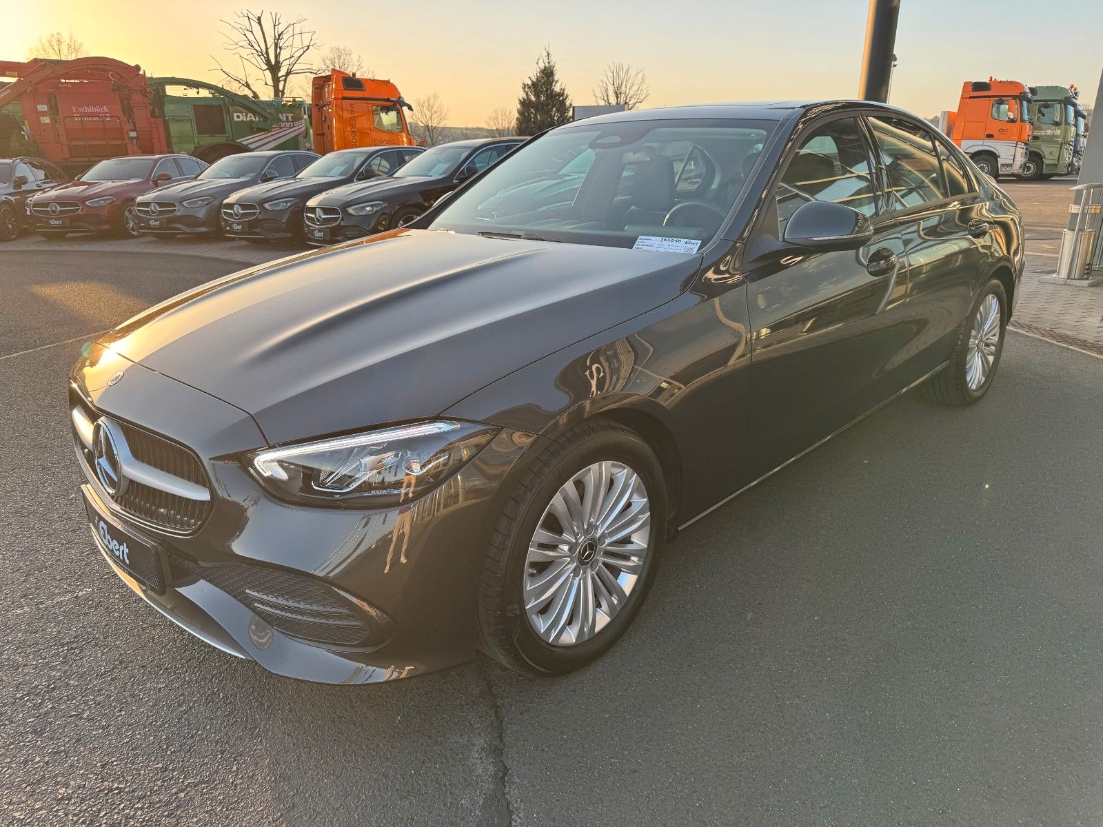 Fahrzeugabbildung Mercedes-Benz C 200 Limo+Leder+LED+Navi+DAB+ESD