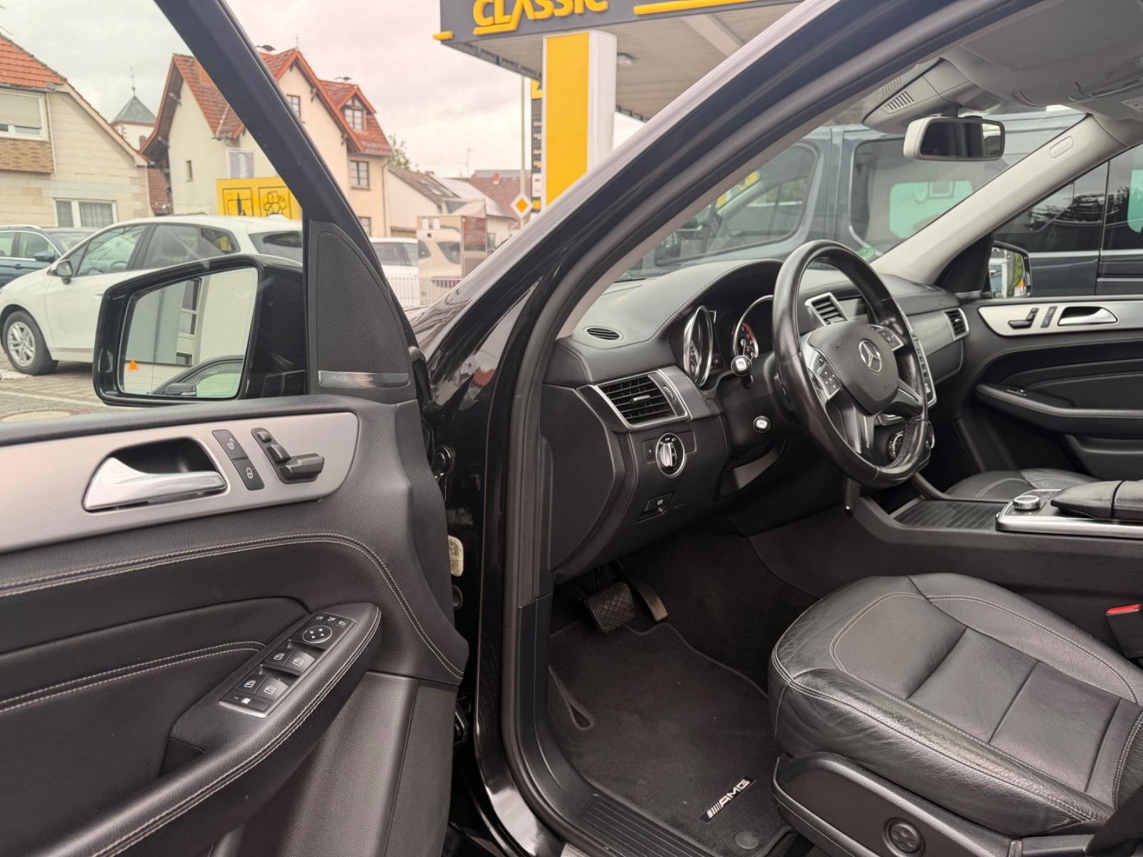 Mercedes-Benz ML 350 ML BlueTec 4Matic AMG*Pano.*AHK*