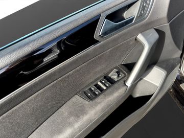 Volkswagen TOURAN TSI 1.5 Highline KAMERA, CARPLAY, SHZ