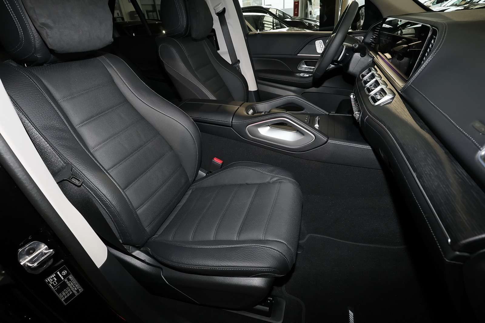 Mercedes-Benz GLE 580 4M AMG V8 Multikontursit Distro AHK Pano foto 4