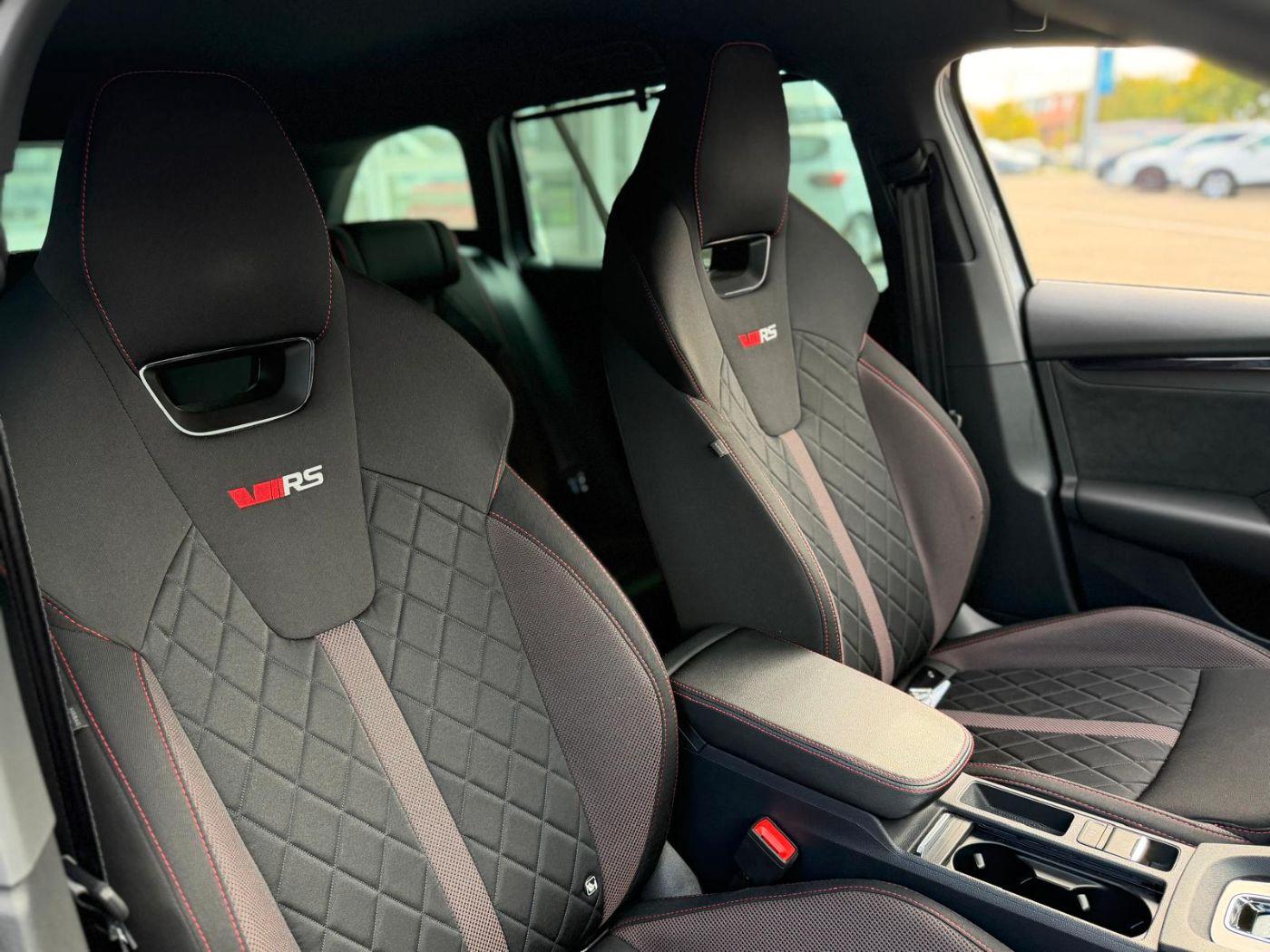 Skoda Octavia RS LED AHK Navi PDC SHZ Virtual el.Heck