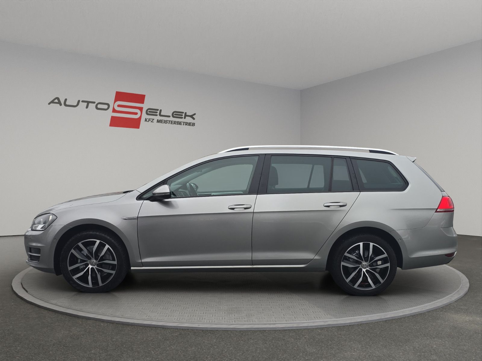 Fahrzeugabbildung Volkswagen Golf VII Cup AUS 1.HAND /Panorama/NAVI/PDC