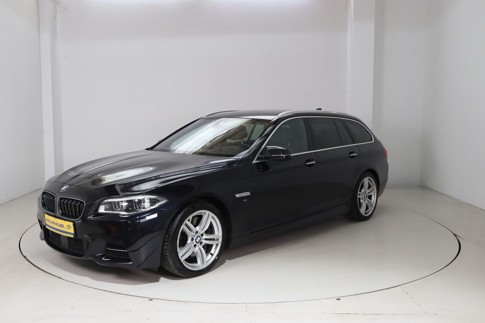 Fahrzeugabbildung BMW M550 d Touring xDrive * HUD * Leder