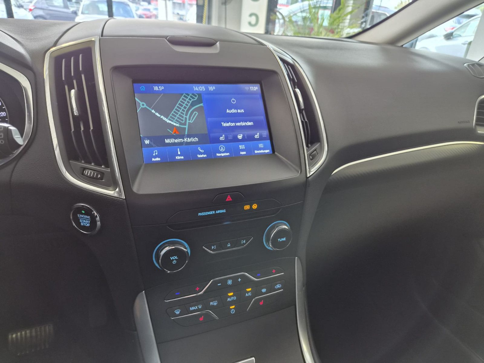 Fahrzeugabbildung Ford S-MAX Titanium / 1. HAND / NAVI / AHK /