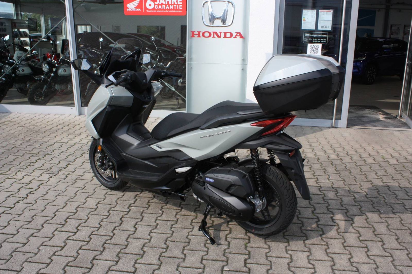 Fahrzeugabbildung Honda Forza 125 mit Smart Top Case