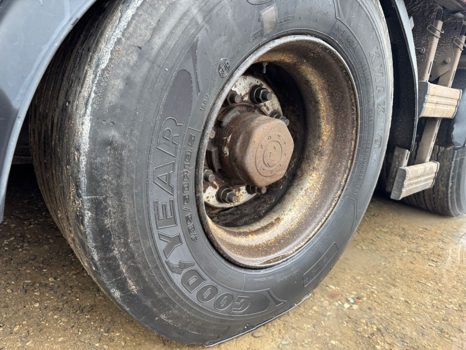 nordtrucks.de Fahrzeugabbildung Andere SEG (F) Tandem Pritschenanhänger mit Plane