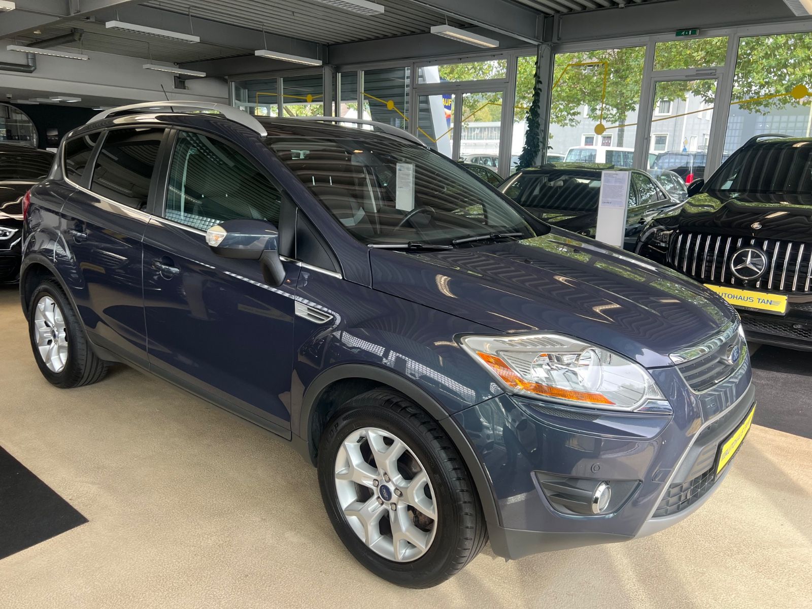 Fahrzeugabbildung Ford Kuga Champions 4x4 Edition *PANO*NAVI*