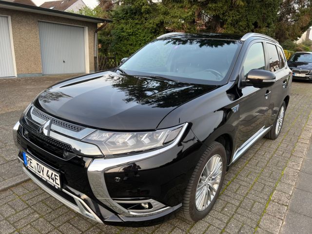 Mitsubishi Outlander 2.4 MIVEC PLUG-IN HYBRID 4WD Top 