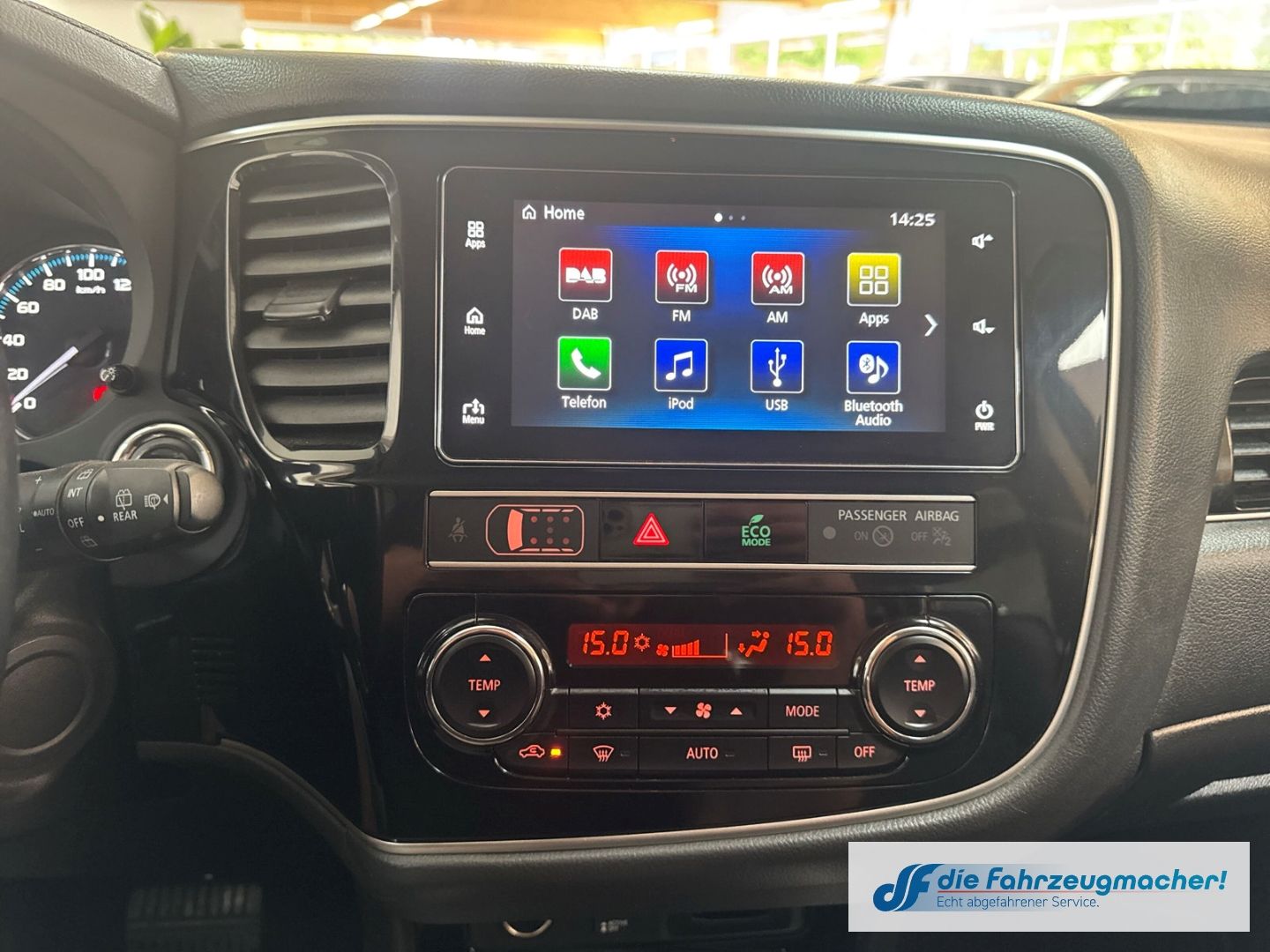 Fahrzeugabbildung Mitsubishi Outlander PHEV Plus 4WD StandHZG LED ACC El. Hec