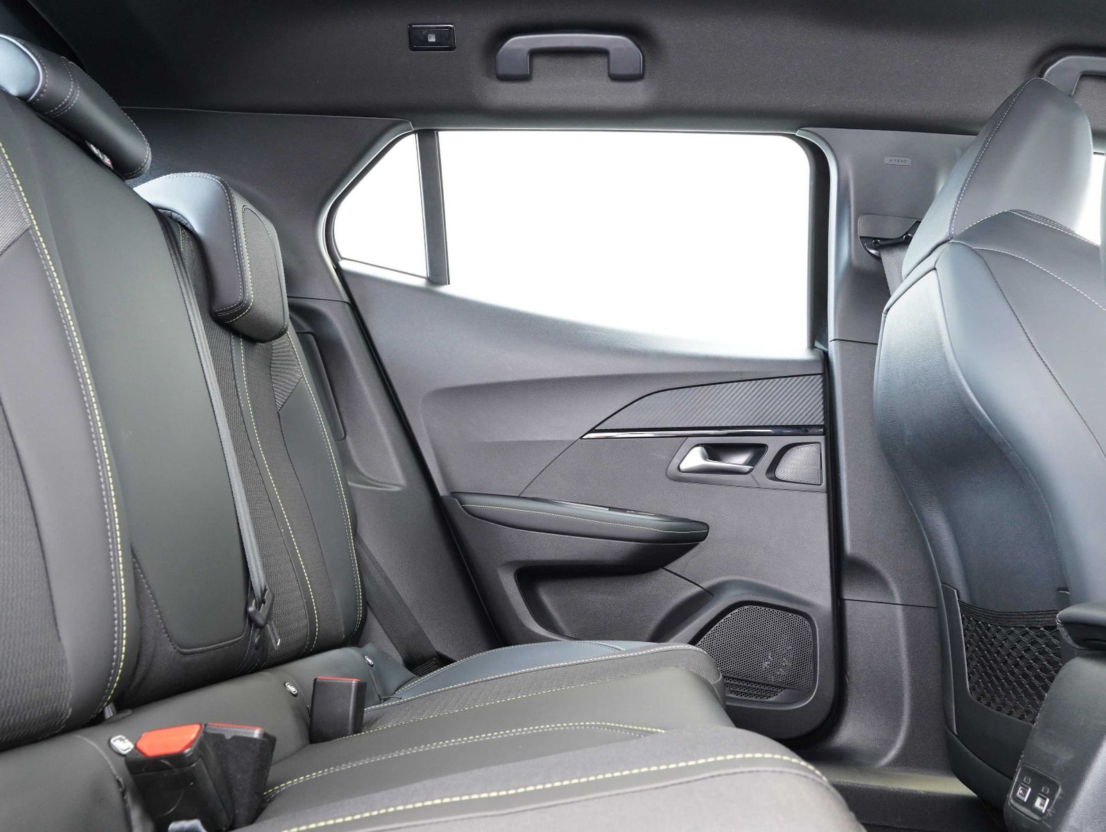 Fahrzeugabbildung Peugeot 2008 e- GT 11KW/LED/NAVI/360°/SOH