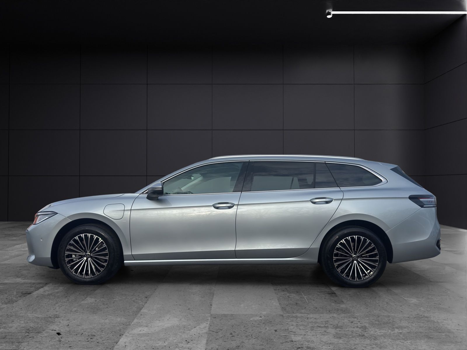 Fahrzeugabbildung Volkswagen Passat Elegance eHybrid IQ.Light ACC AHZV DAB+