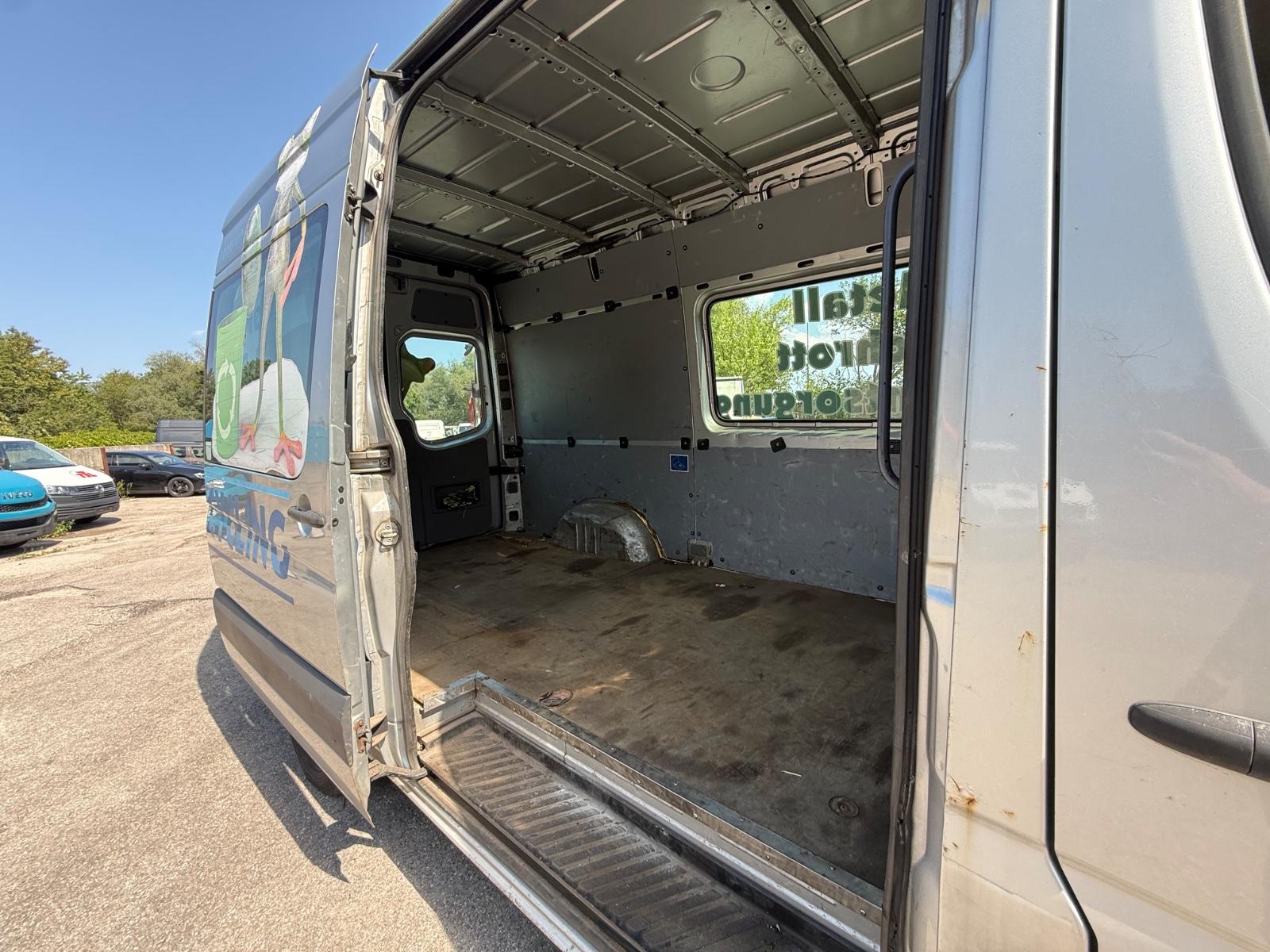 Volkswagen Crafter 2011 — photo 9