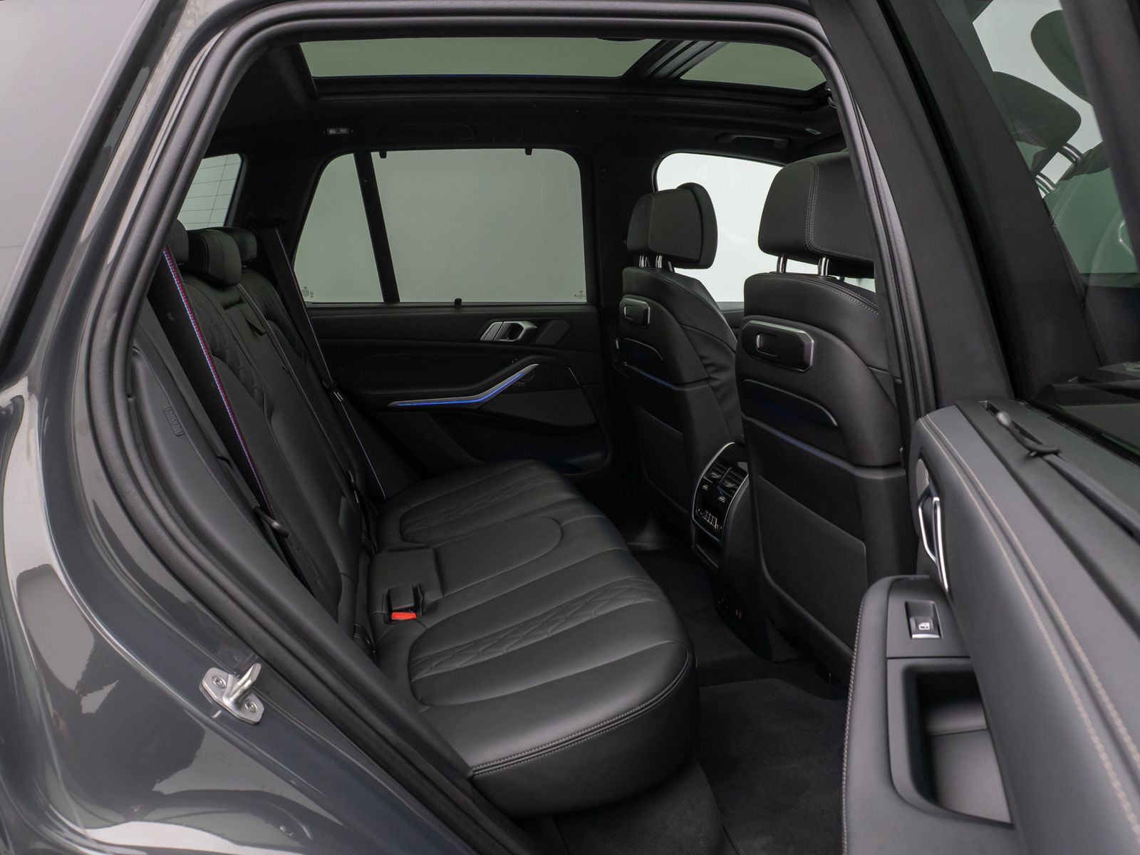 Fahrzeugabbildung BMW X5 M60i 360° HUD H/K SoftCl Panorama Sky Lounge
