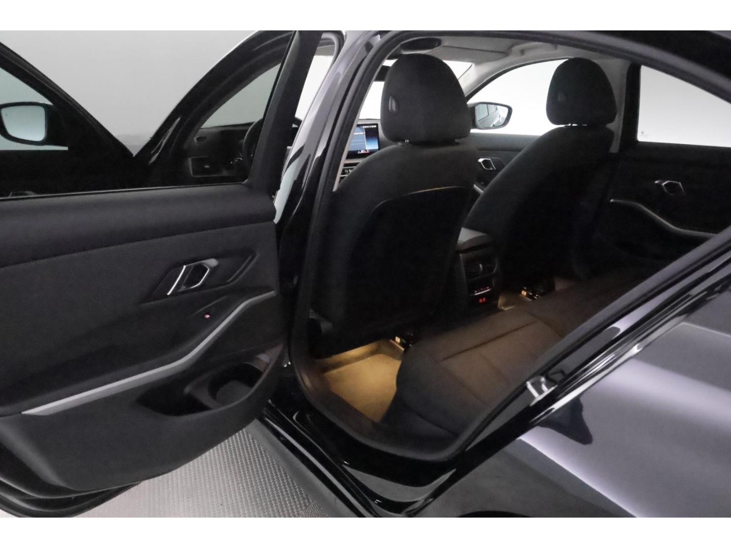 BMW 318 i Lim.Steptronic+LED+VIRTUAL+KAMERA+TEMPO+, миниатюра 17