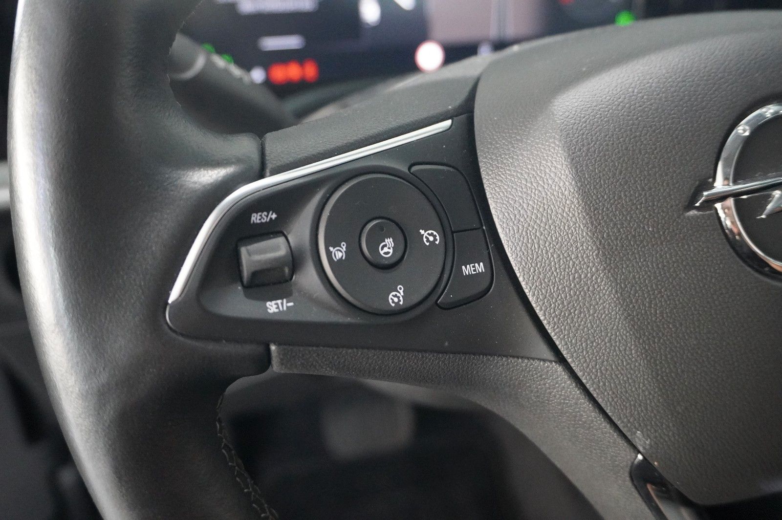 Fahrzeugabbildung Opel Mokka-e ELEGANCE 3-PHASIG NAVI/LED/VIRTU/SHZ/DAB