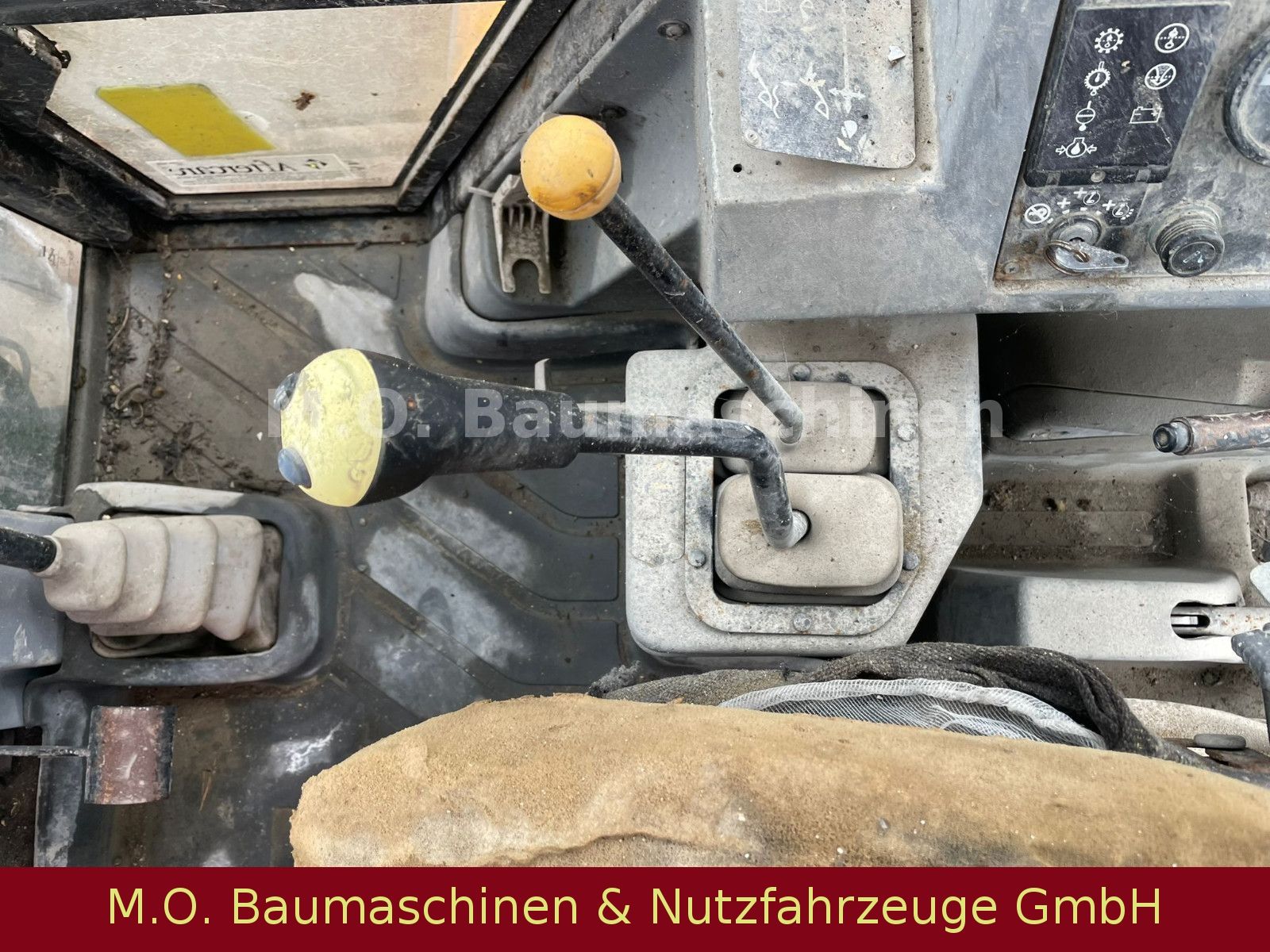 Fahrzeugabbildung Fermec 860 / Klappschaufel / Kontagewicht /