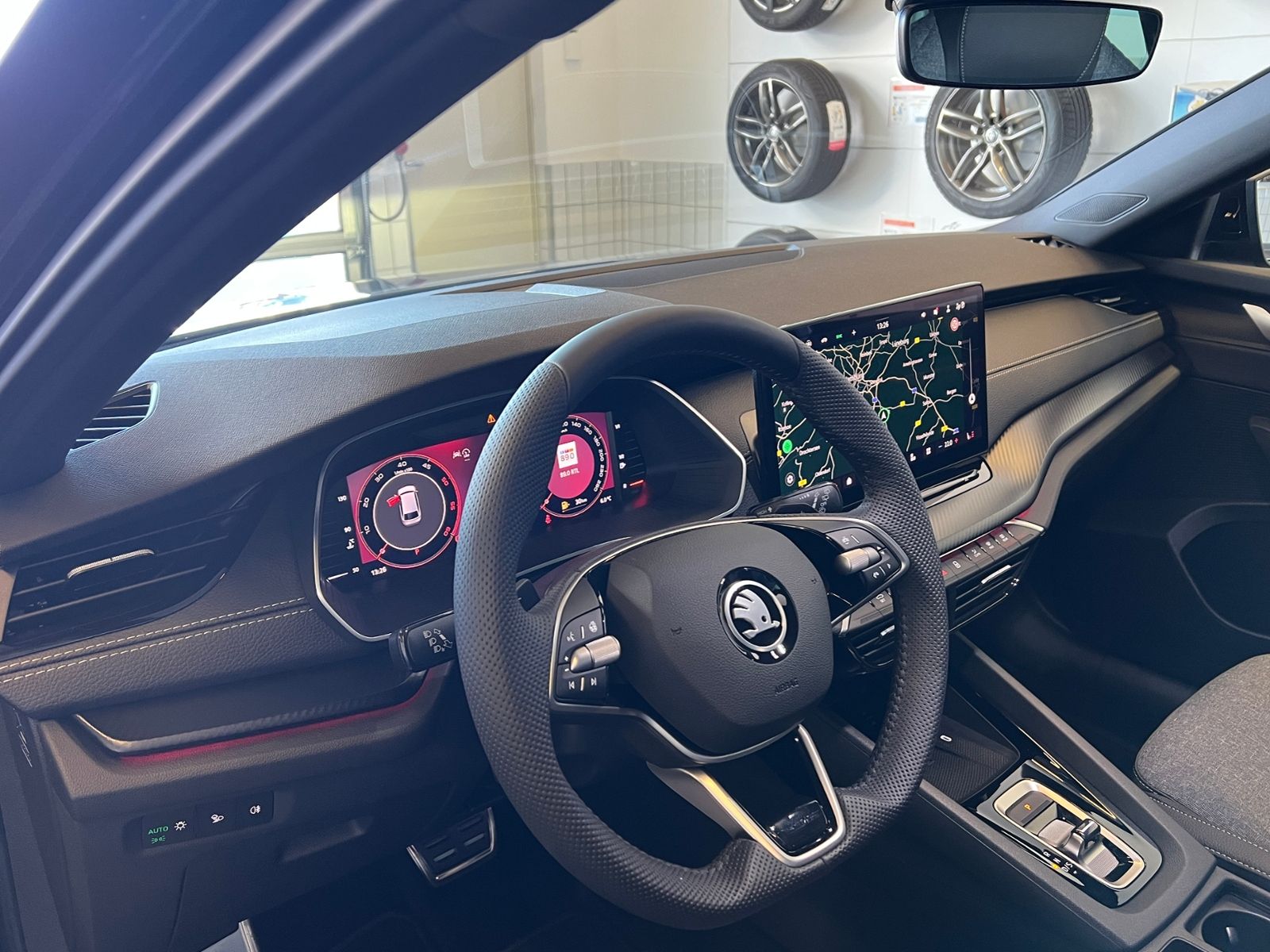 Fahrzeugabbildung SKODA Octavia Combi IV Sportline 2.0 TDI DSG *AHK, LED