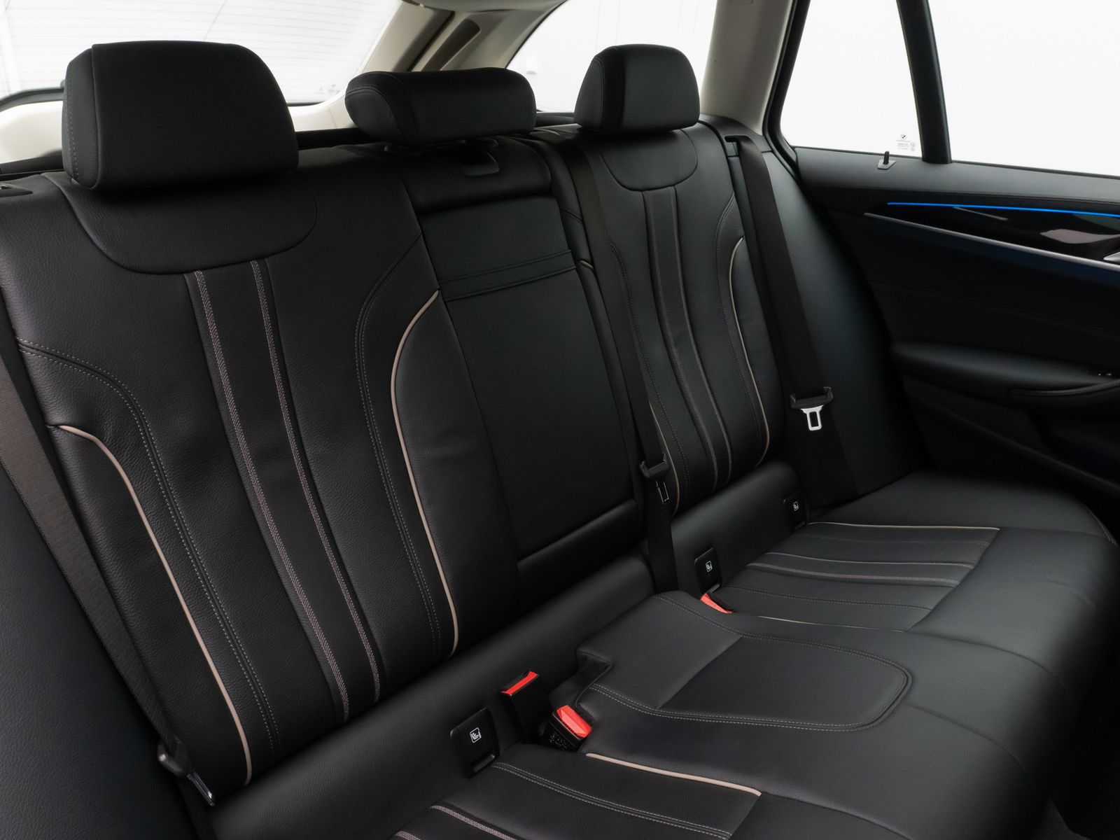 Fahrzeugabbildung BMW 530e Luxury Line Panorama Kamera HUD DAB 4xKlima
