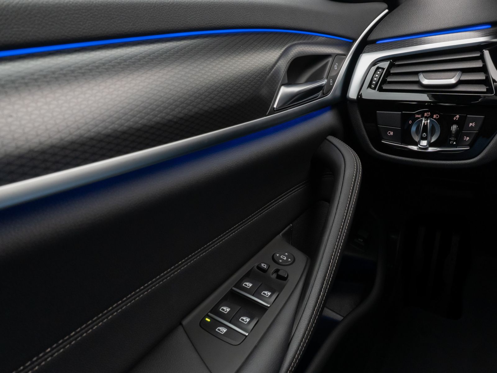 Fahrzeugabbildung BMW 530d M Sportpaket Pro Kamera DAB HiFi Alarm AHK