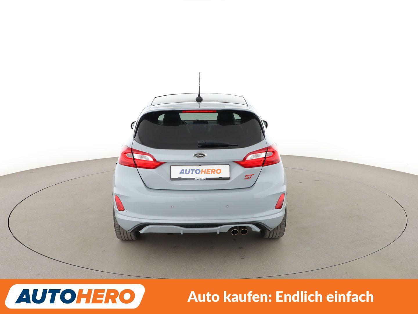 Ford Fiesta 1.5 EcoBoost ST *NAVI*LED*TEMPO*PDC*PANO*