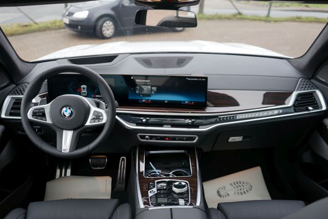 Fahrzeugabbildung BMW X7 xDrive 40 d M Sport Pro LCI FACELIFT