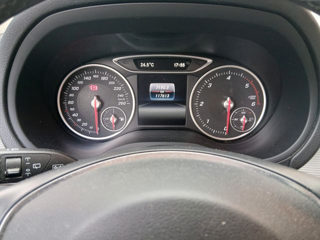 MERCEDES-BENZ B 180 d -