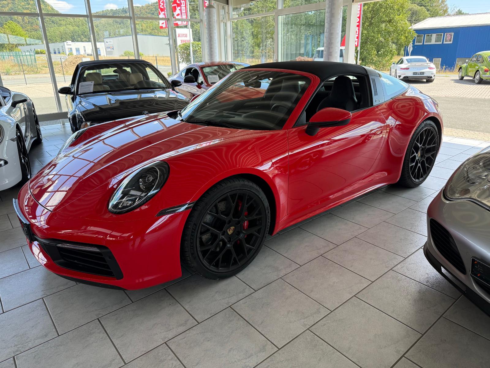 Porsche 992 TARGA 4 S. Rot Foliert, 1. Hand