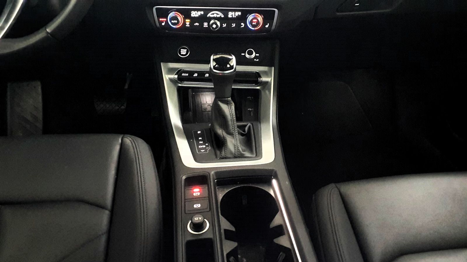 Fahrzeugabbildung Audi Q3 35 TDI advanced LED ACC Ambi AHK-Vorb. Leder