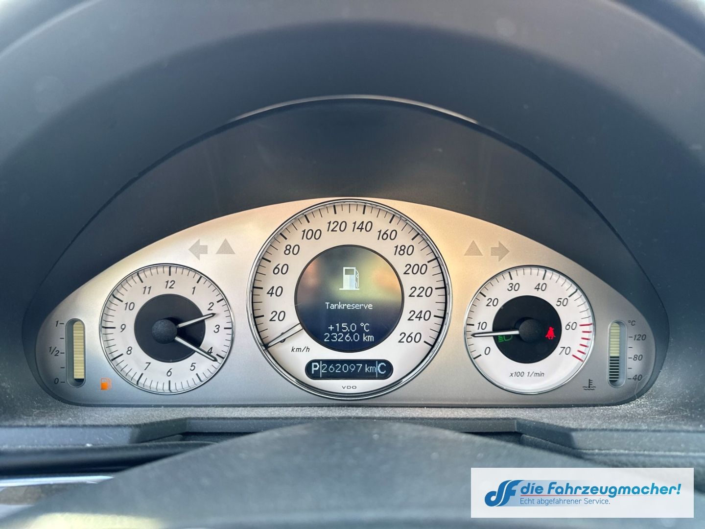 Fahrzeugabbildung Mercedes-Benz E 240 Navi Bi-Xenon Klimaautom e-Sitze *EXPORT