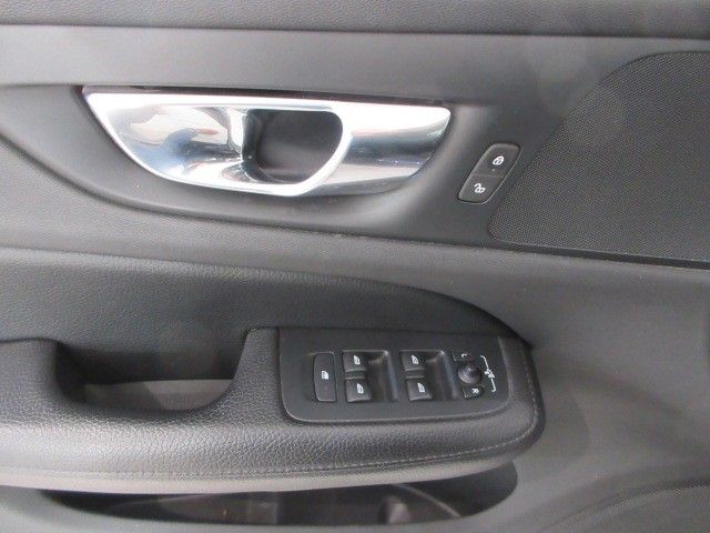 Fahrzeugabbildung Volvo V60 Momentum D3 NAVI/LED/LEDER/SHZ/LHZ/PDC+CAM