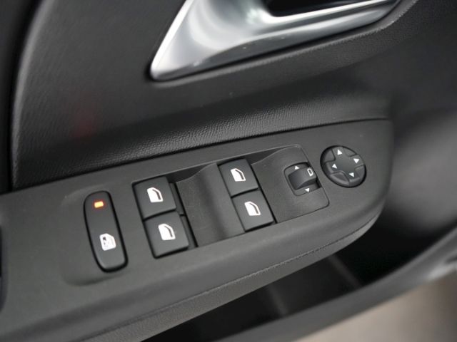 Corsa F FACELIFT+LED+SITZ-/LENKRADHEIZUNG+INDUKT